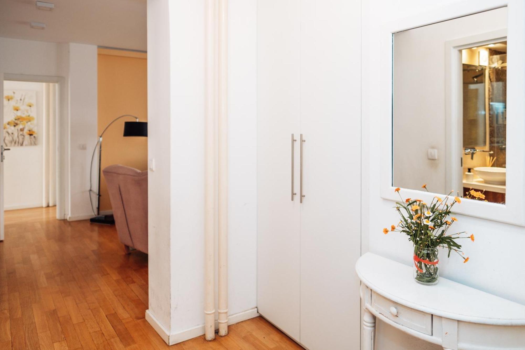 Crown Central Three Bedroom Apartment Belgrado Exterior foto